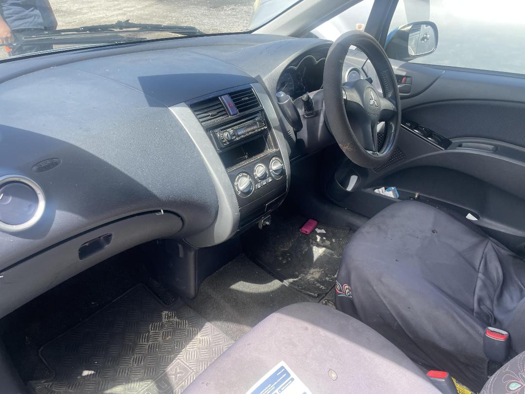 Photo '12' of Mitsubishi Colt Sport Photo '12' of Mitsubishi Colt Sport