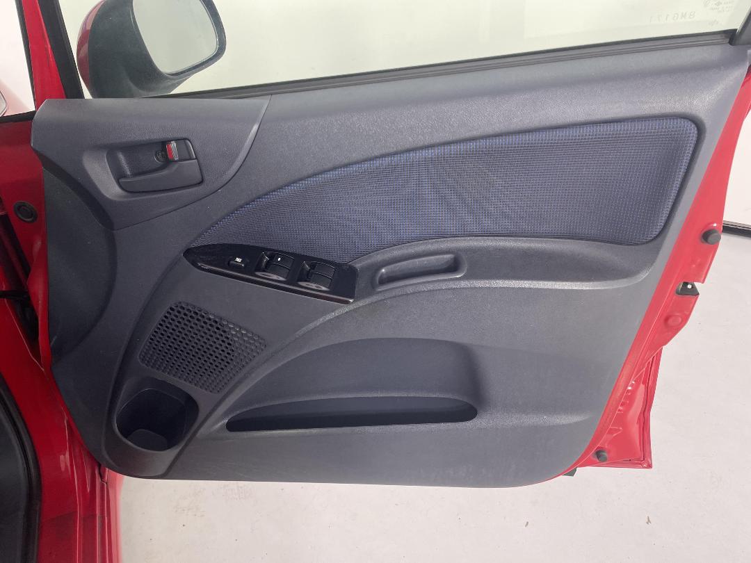 Photo '15' of Mitsubishi Colt Photo '15' of Mitsubishi Colt