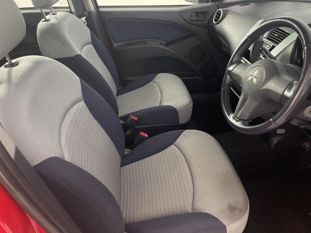 Photo '16' of Mitsubishi Colt Photo '16' of Mitsubishi Colt