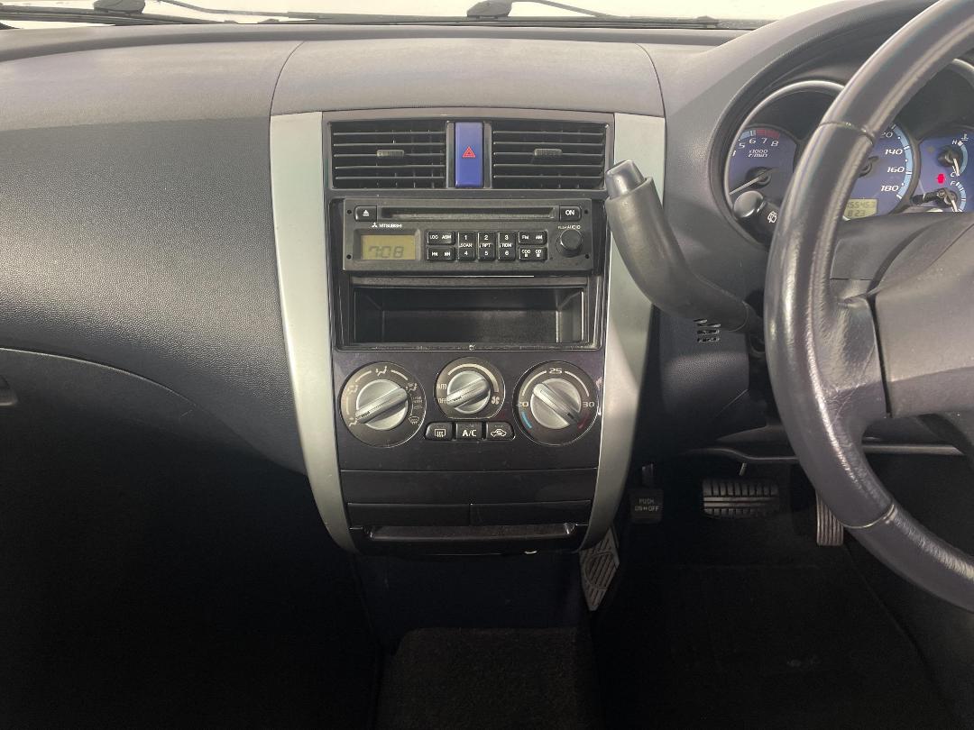 Photo '18' of Mitsubishi Colt Photo '18' of Mitsubishi Colt