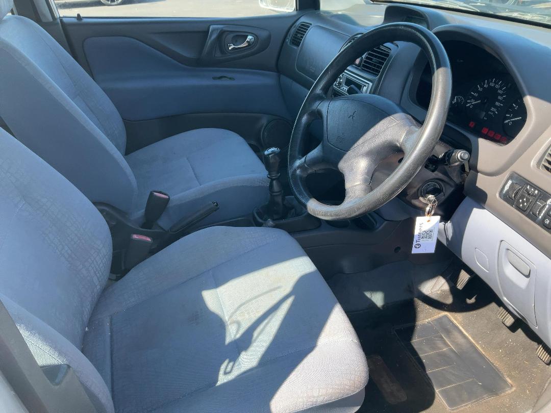 Photo '10' of Mitsubishi Mirage Photo '10' of Mitsubishi Mirage