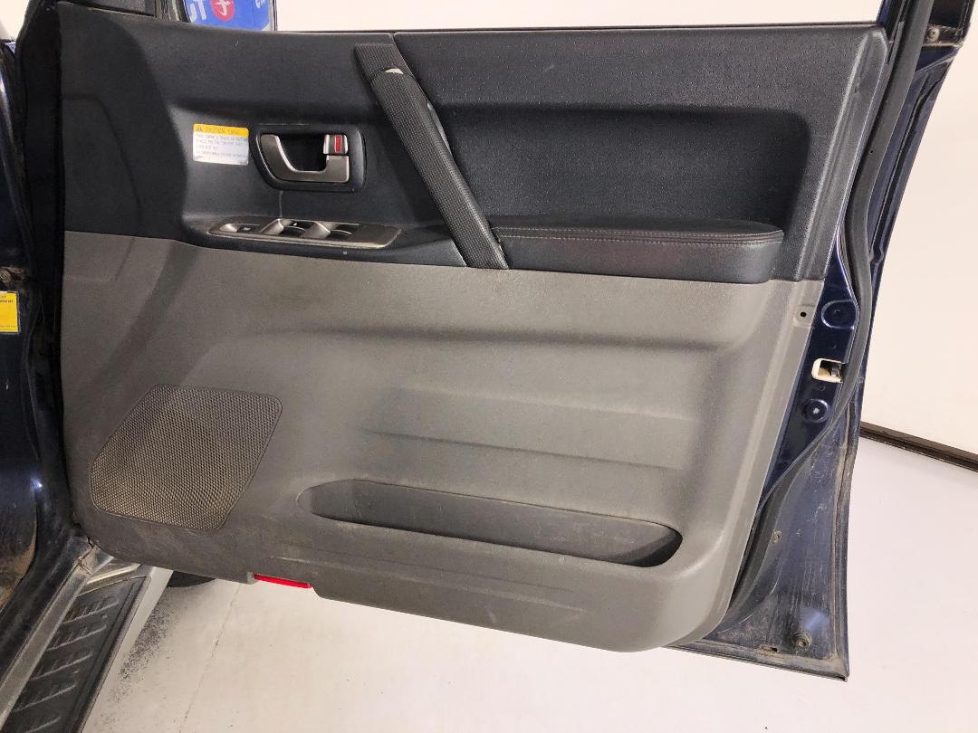 Photo '15' of Mitsubishi Pajero