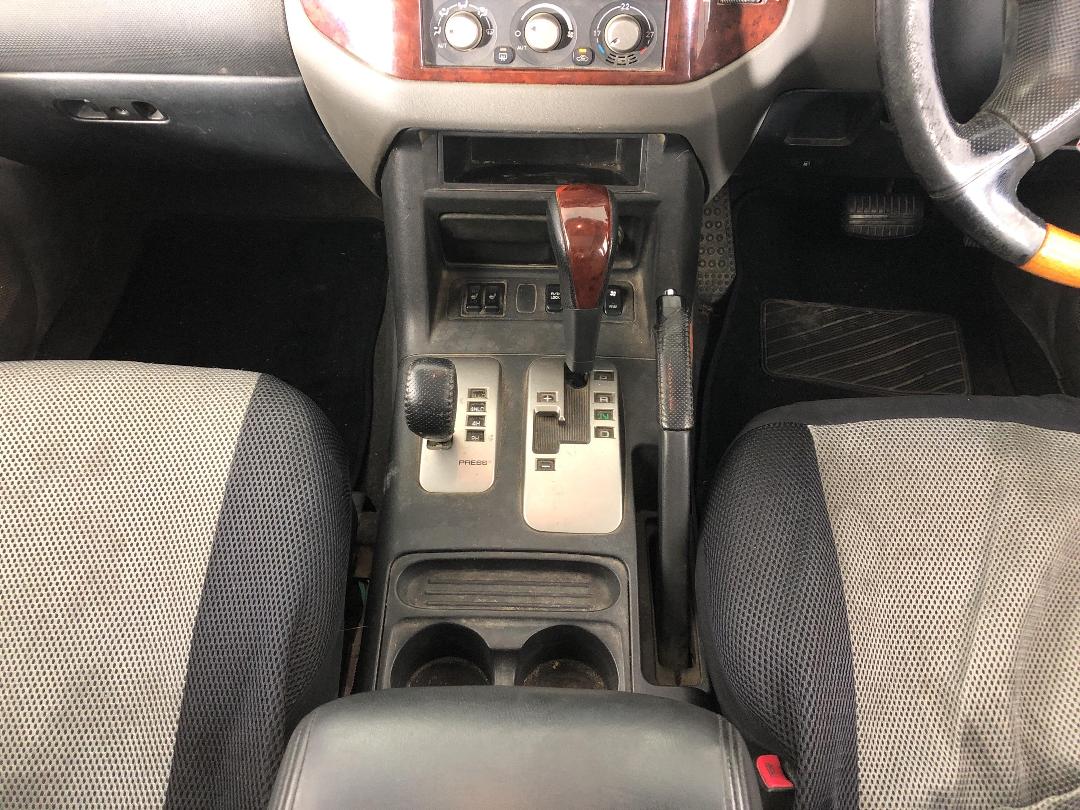 Photo '18' of Mitsubishi Pajero