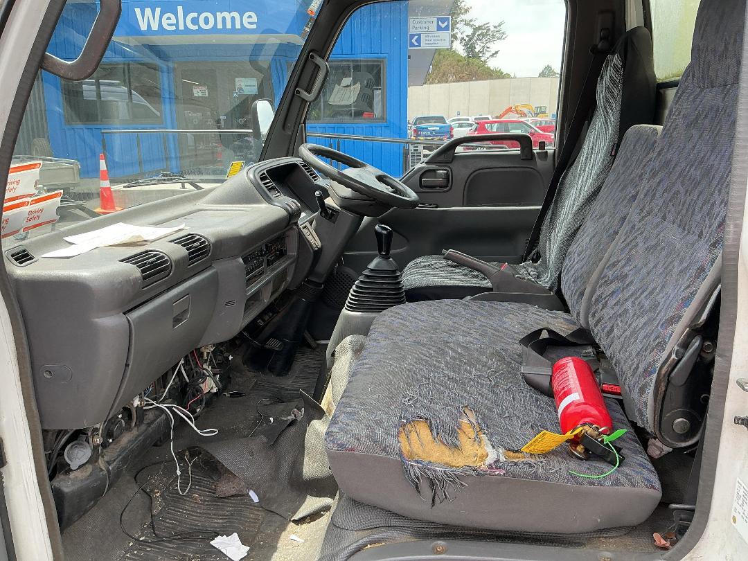 Photo '12' of Nissan Atlas AKR81L Box Body