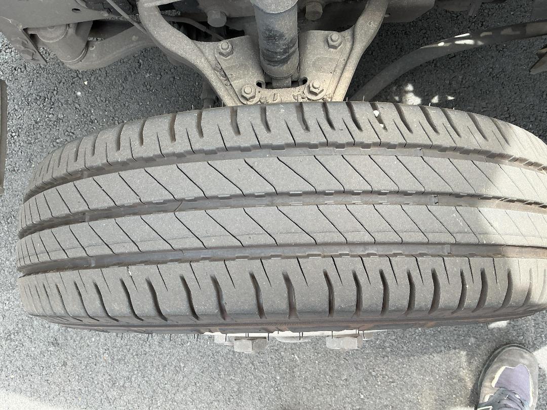 Photo '27' of Nissan Atlas AKR81L Box Body