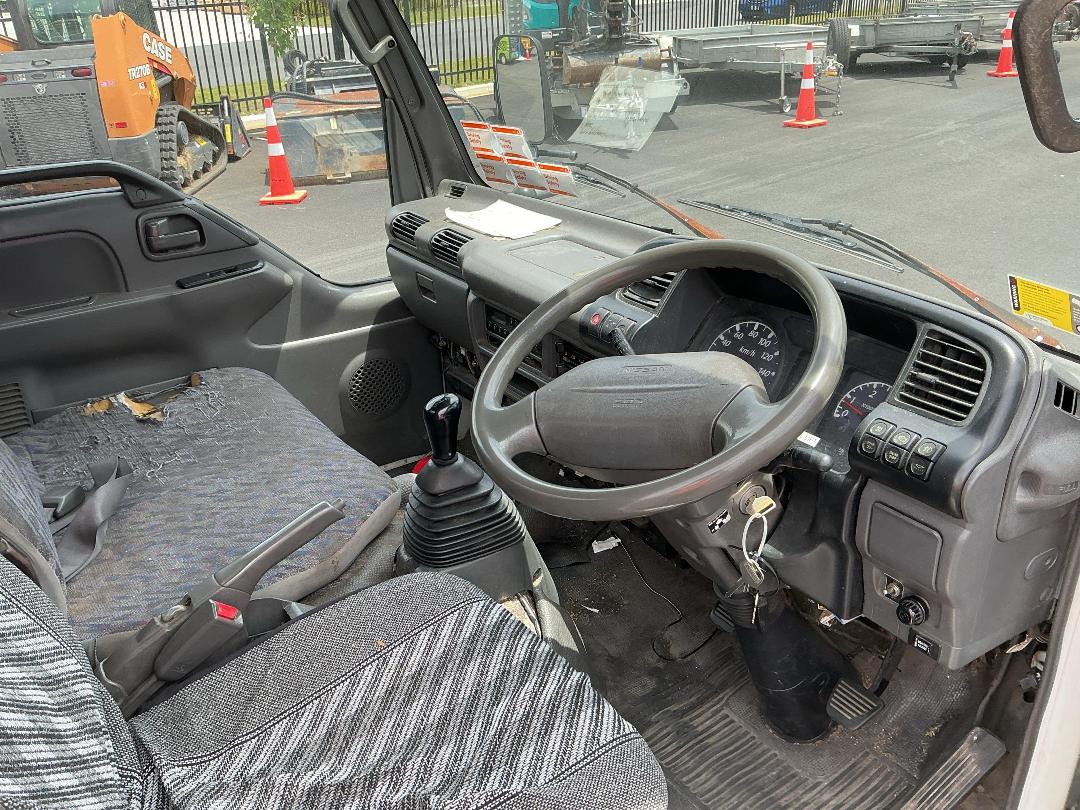 Photo '11' of Nissan Atlas AKR81L Box Body