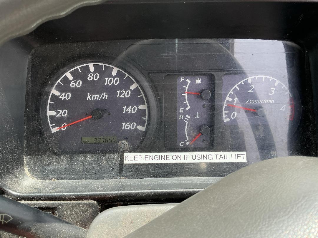 Photo '14' of Nissan Atlas AKR81L Box Body