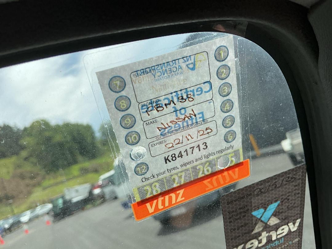 Photo '15' of Nissan Atlas AKR81L Box Body