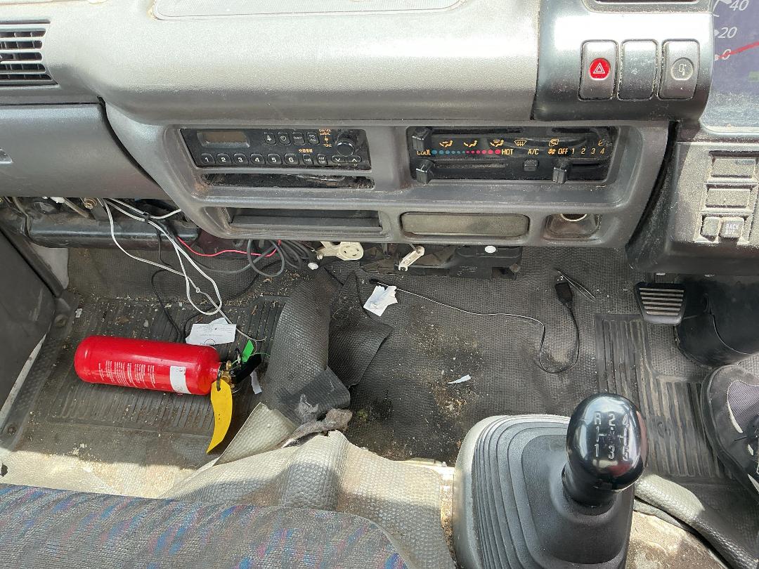 Photo '13' of Nissan Atlas AKR81L Box Body