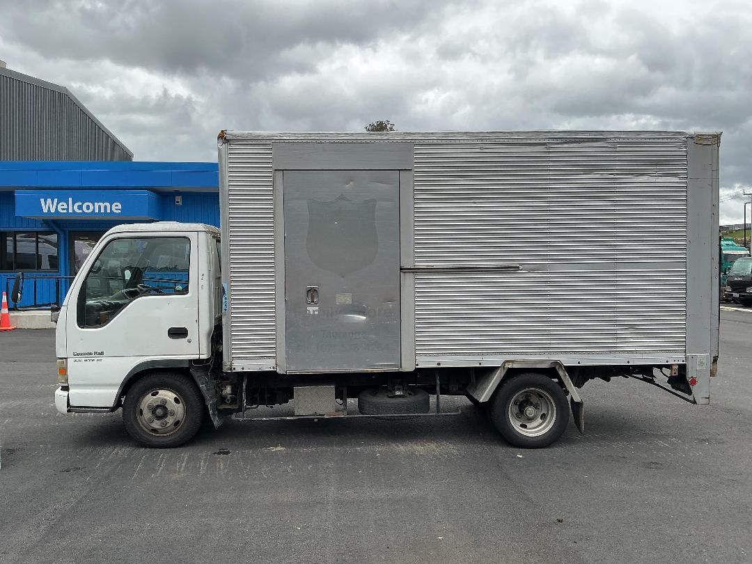 Photo '7' of Nissan Atlas AKR81L Box Body