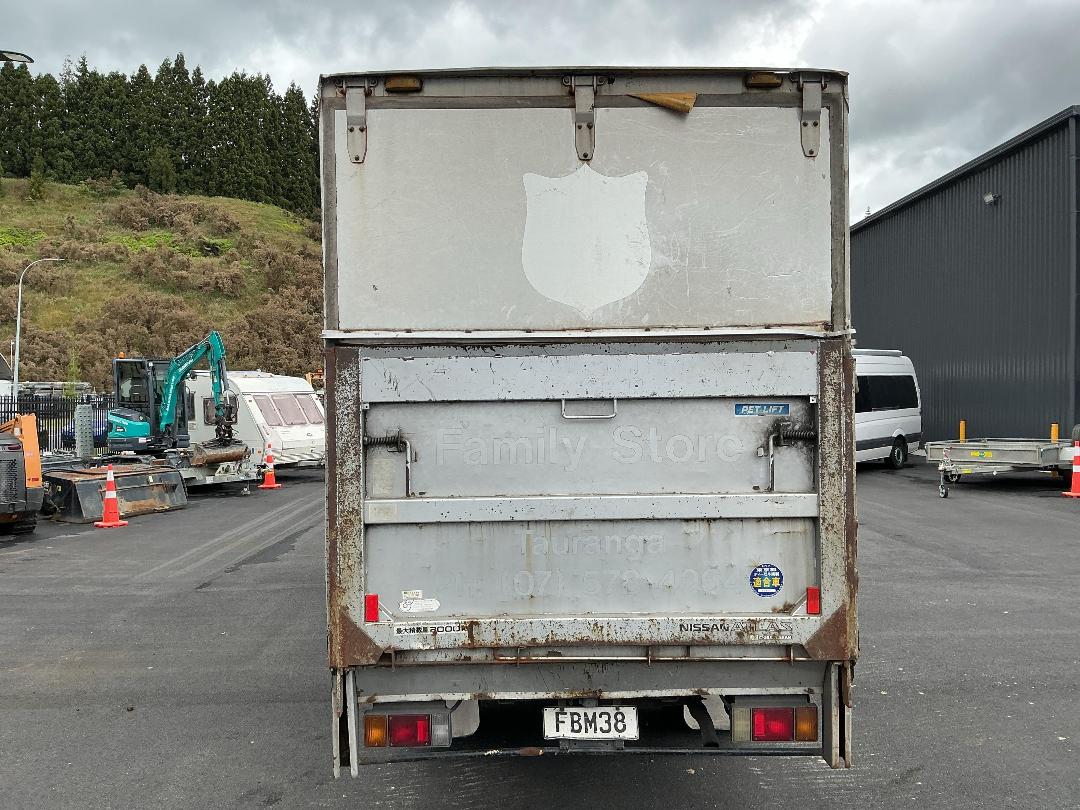 Photo '5' of Nissan Atlas AKR81L Box Body