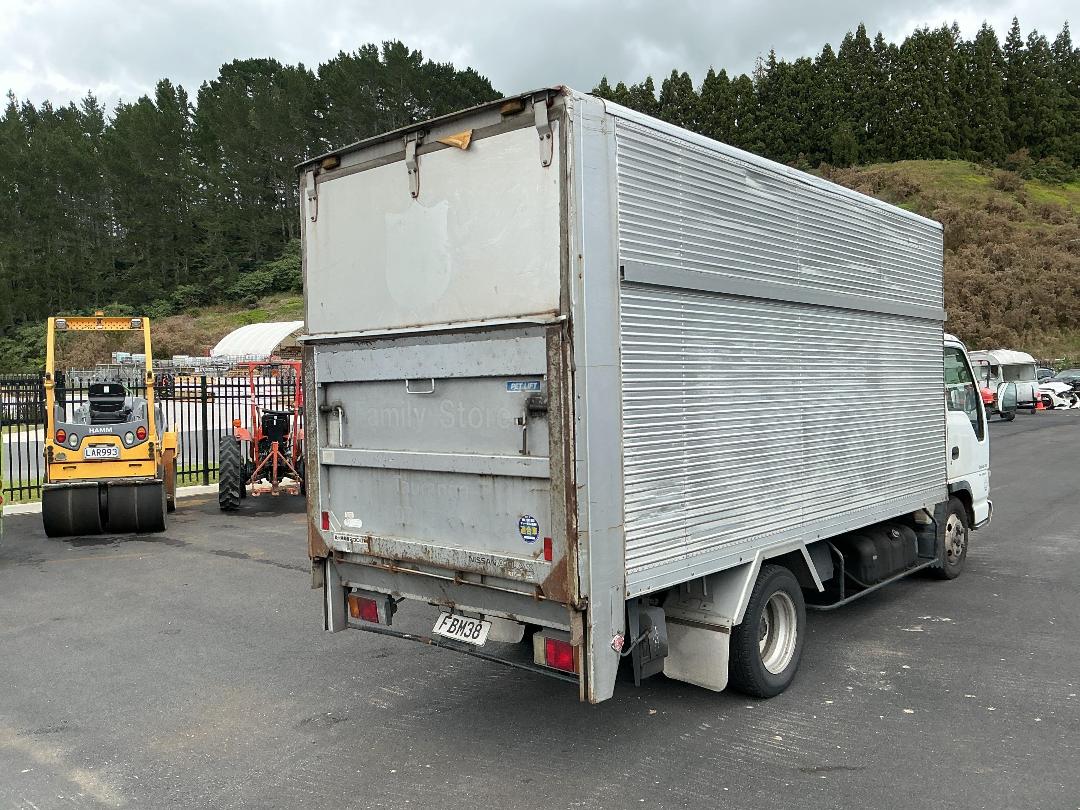 Photo '4' of Nissan Atlas AKR81L Box Body