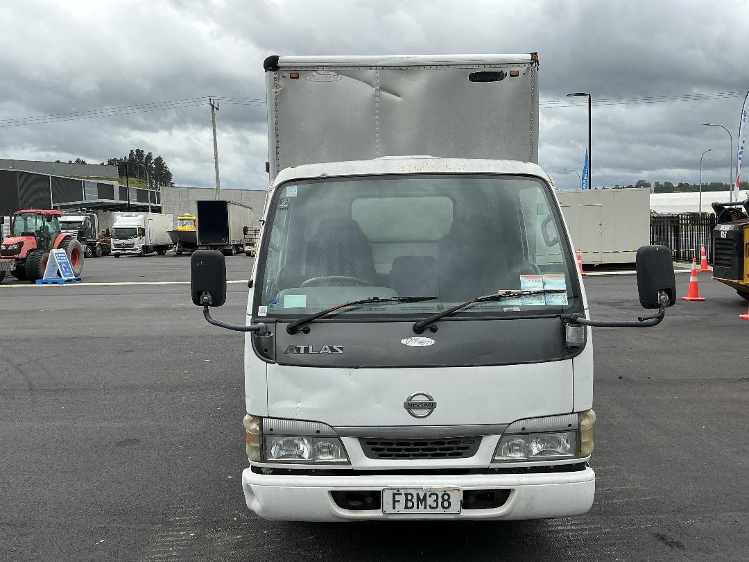 Photo '10' of Nissan Atlas AKR81L Box Body