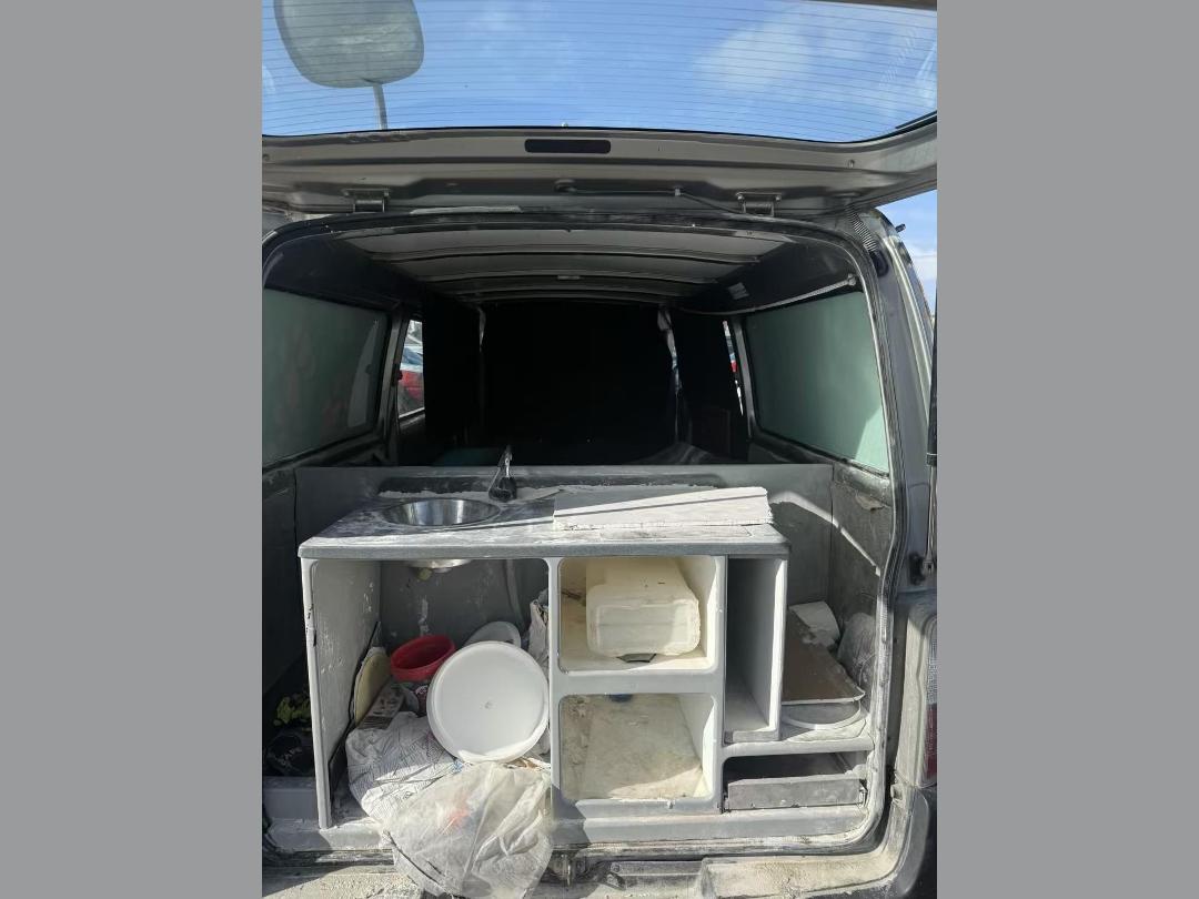 Photo '8' of Nissan Caravan