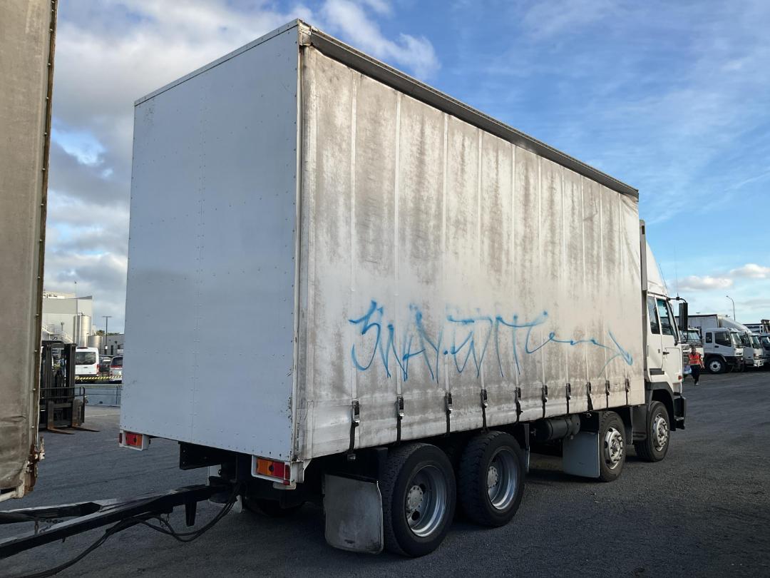 Photo '4' of Nissan Diesel CG400 Curtainsider