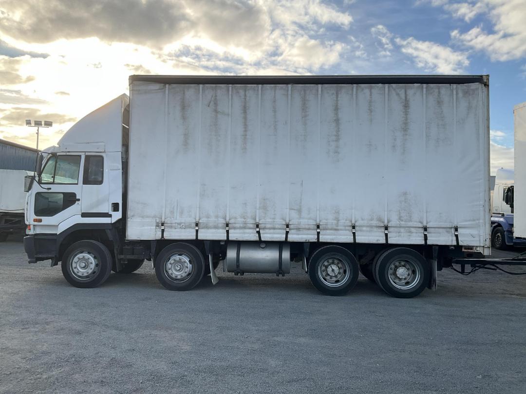 Photo '6' of Nissan Diesel CG400 Curtainsider