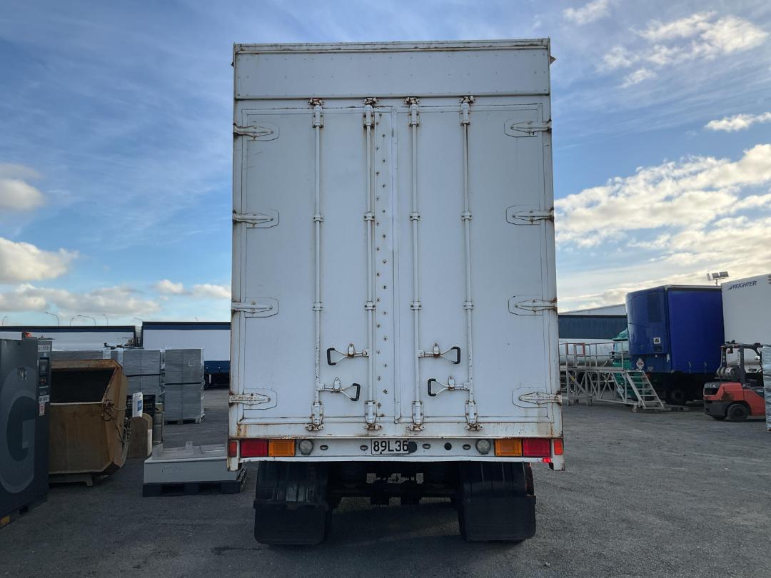 Photo '11' of Nissan Diesel CG400 Curtainsider