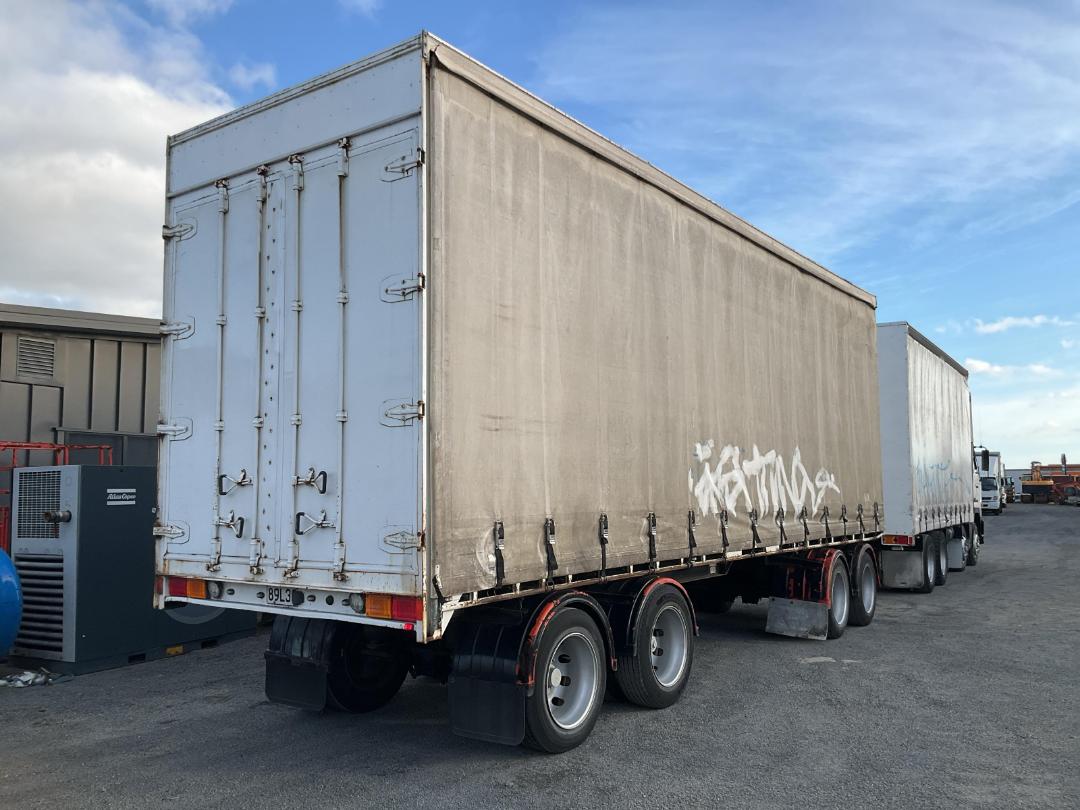 Photo '10' of Nissan Diesel CG400 Curtainsider