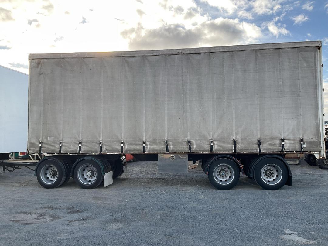 Photo '13' of Nissan Diesel CG400 Curtainsider