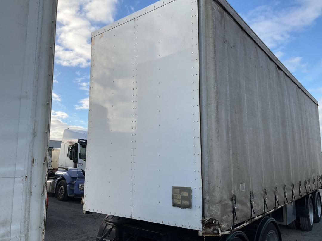 Photo '14' of Nissan Diesel CG400 Curtainsider