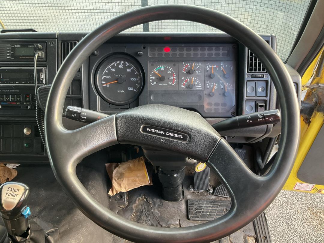 Photo '15' of Nissan Diesel CG400 Curtainsider