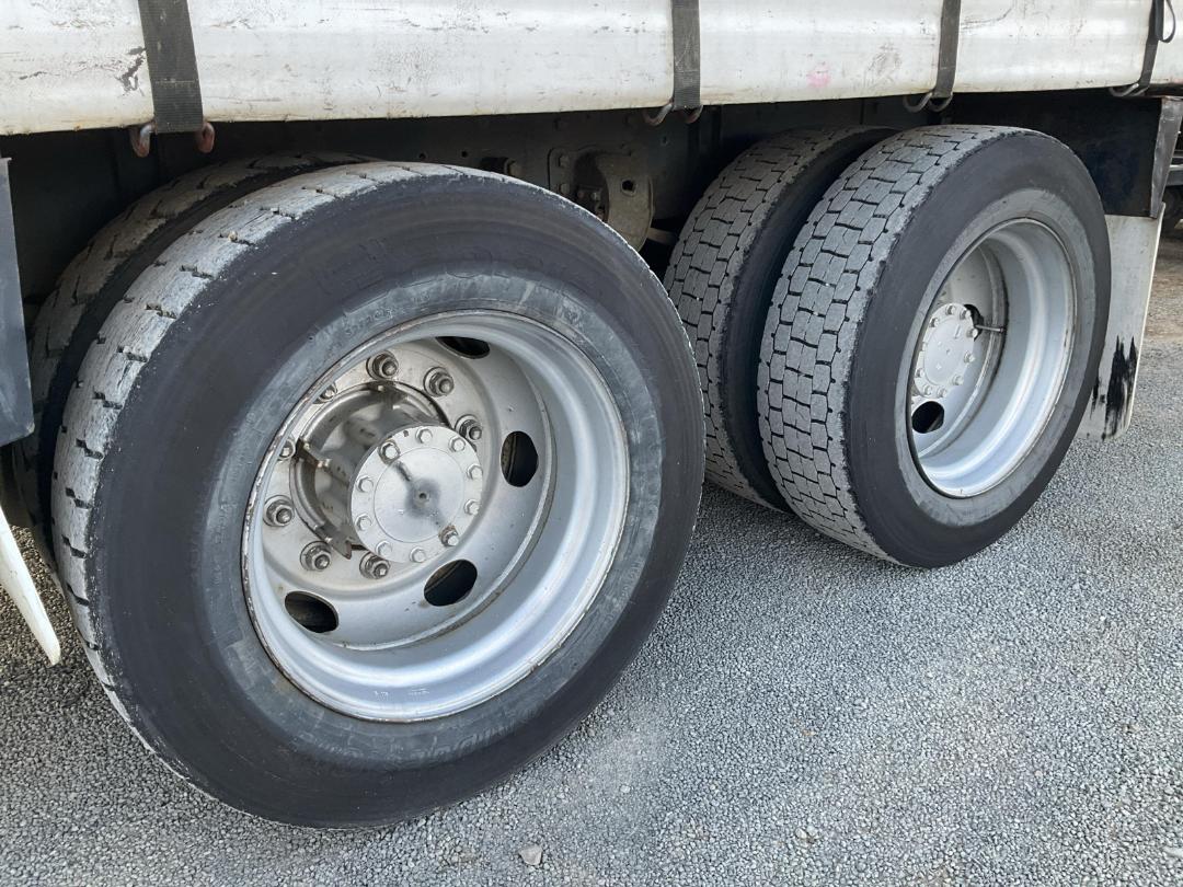 Photo '44' of Nissan Diesel CG400 Curtainsider