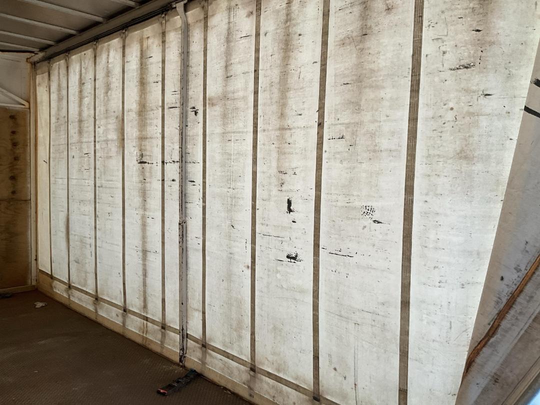 Photo '20' of Nissan Diesel CG400 Curtainsider