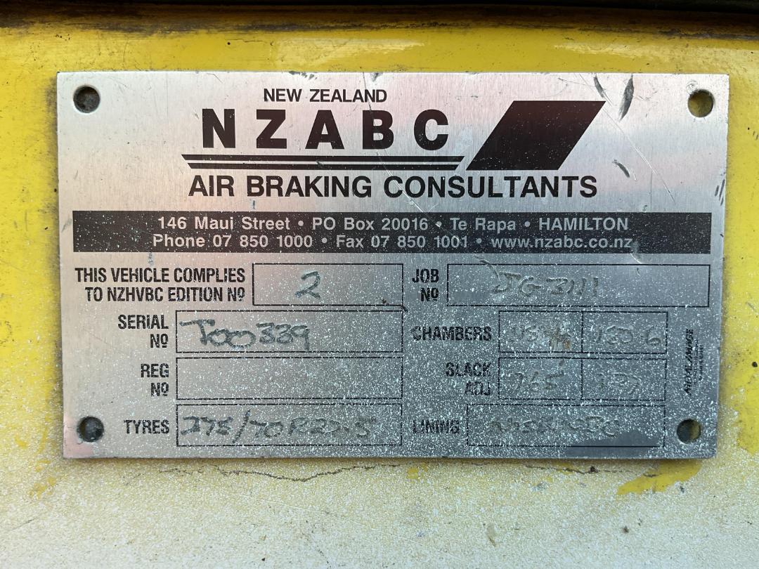 Photo '34' of Nissan Diesel CG400 Curtainsider