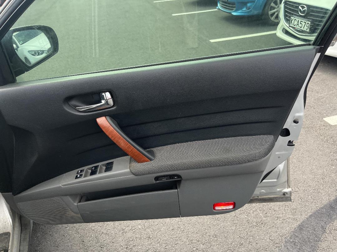 Photo '12' of Nissan Maxima ST