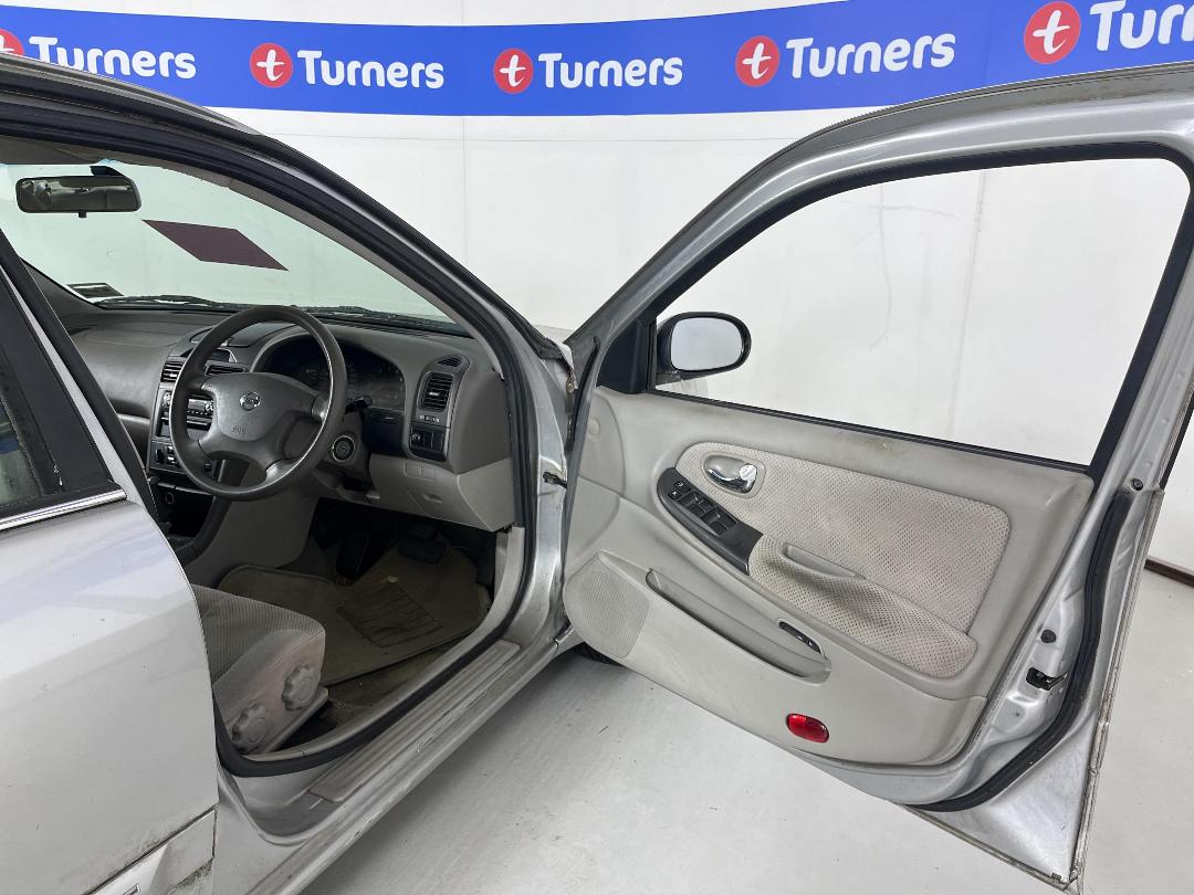 Photo '12' of Nissan Maxima SI