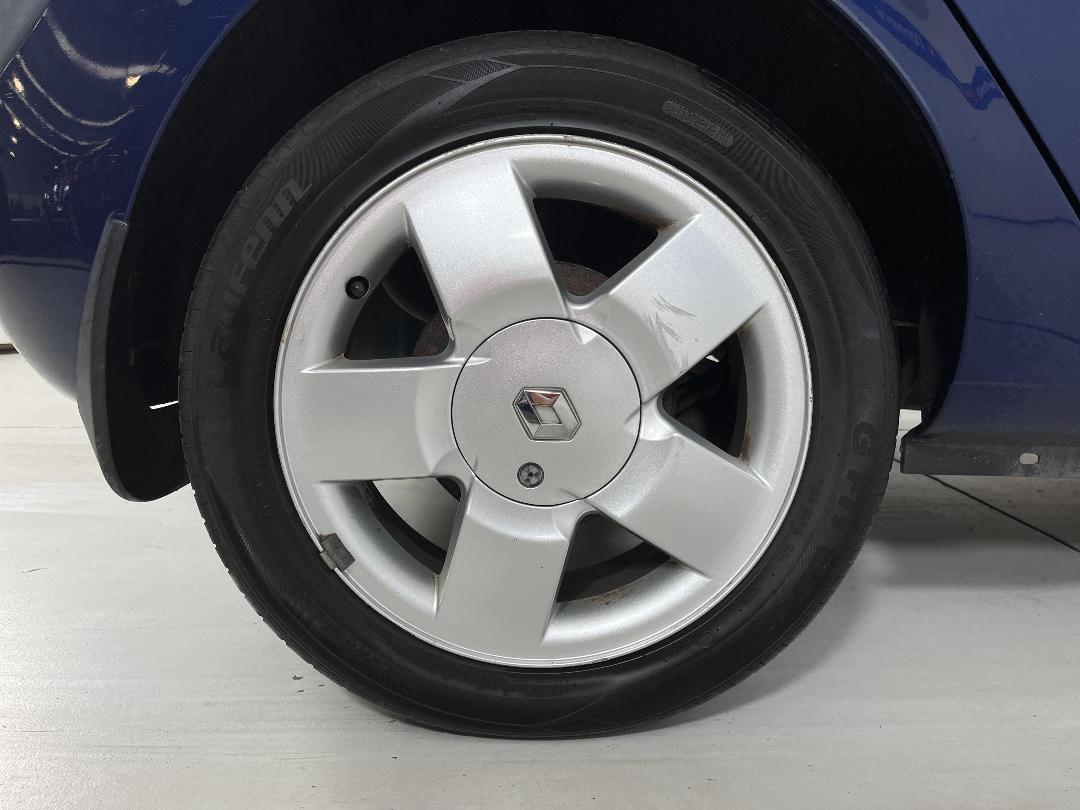 Photo '12' of Renault Clio