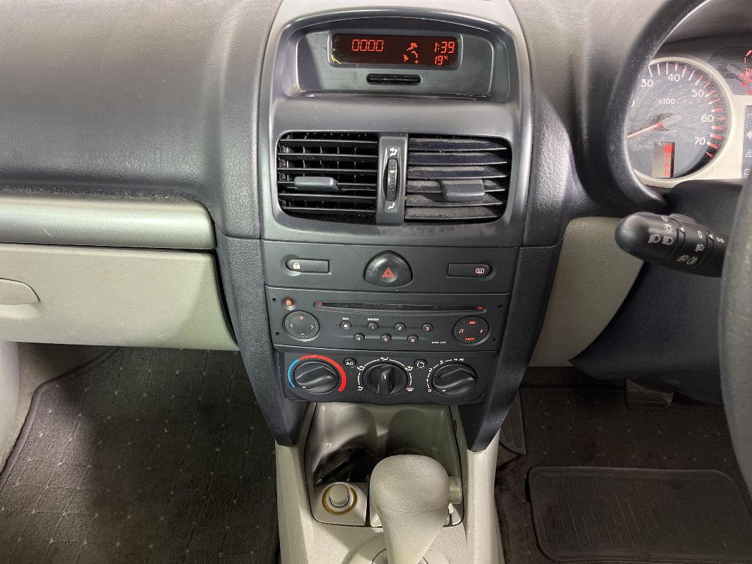 Photo '18' of Renault Clio