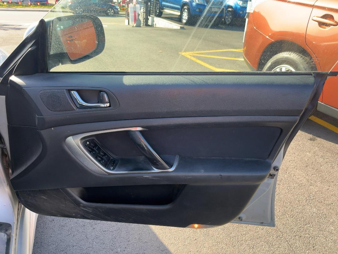 Photo '12' of Subaru Legacy