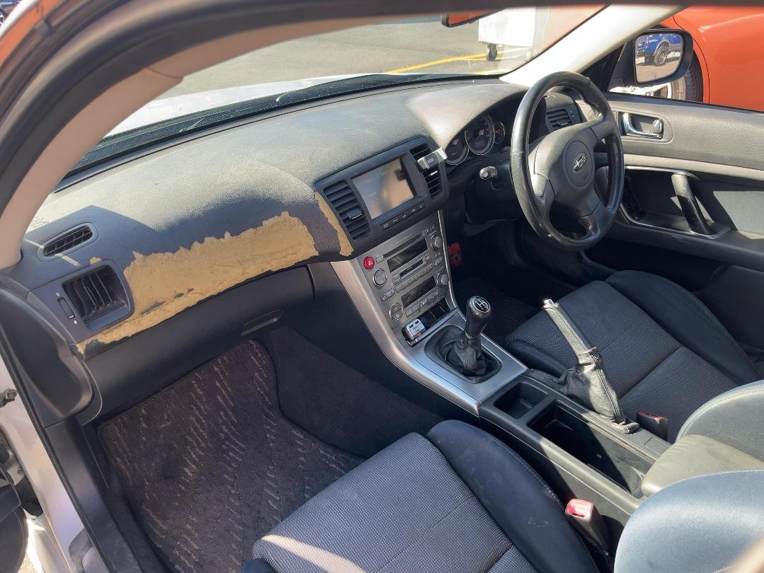 Photo '18' of Subaru Legacy