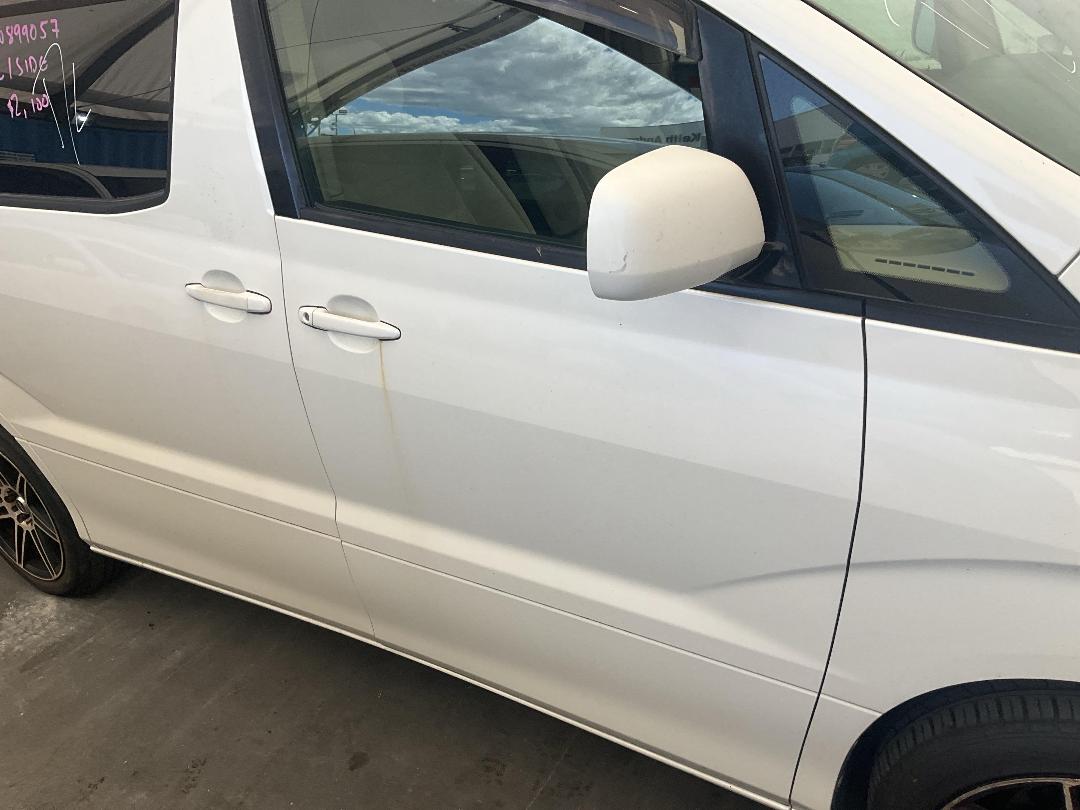 Photo '3' of Toyota Alphard V Photo '3' of Toyota Alphard V