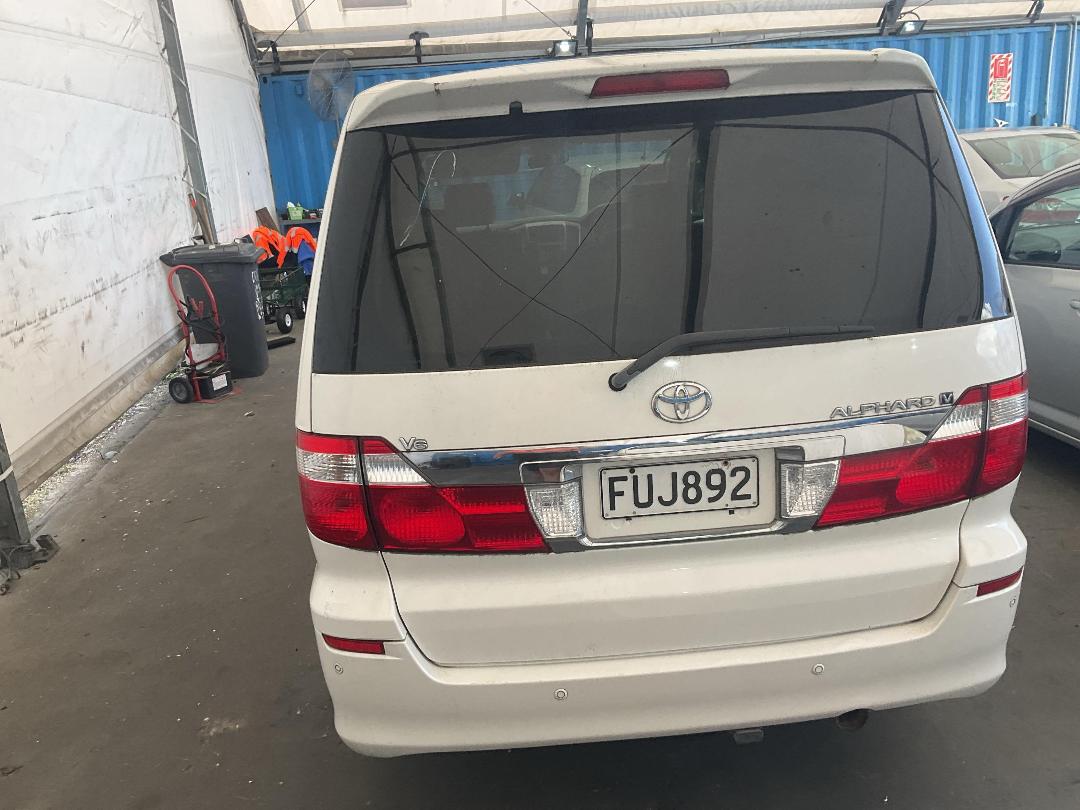 Photo '12' of Toyota Alphard V Photo '12' of Toyota Alphard V