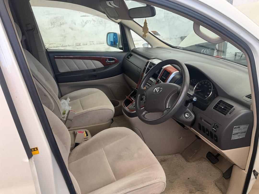 Photo '20' of Toyota Alphard V Photo '20' of Toyota Alphard V