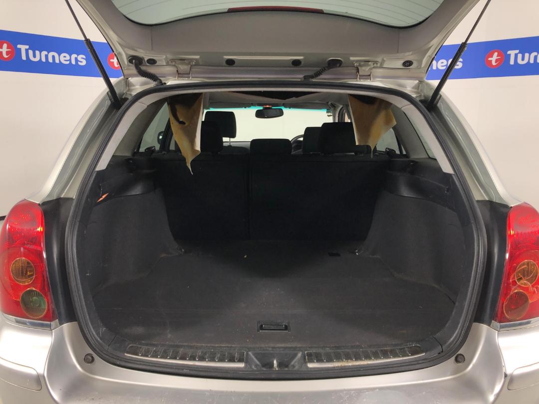 Photo '13' of Toyota Avensis Photo '13' of Toyota Avensis