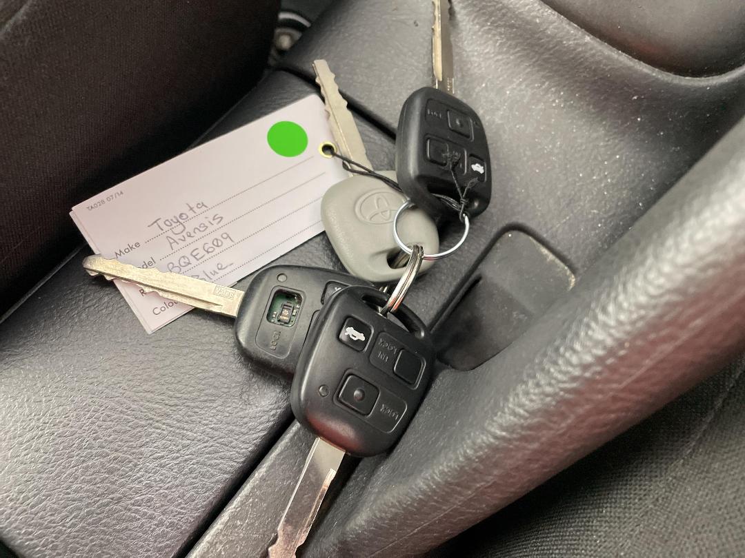 Photo '22' of Toyota Avensis