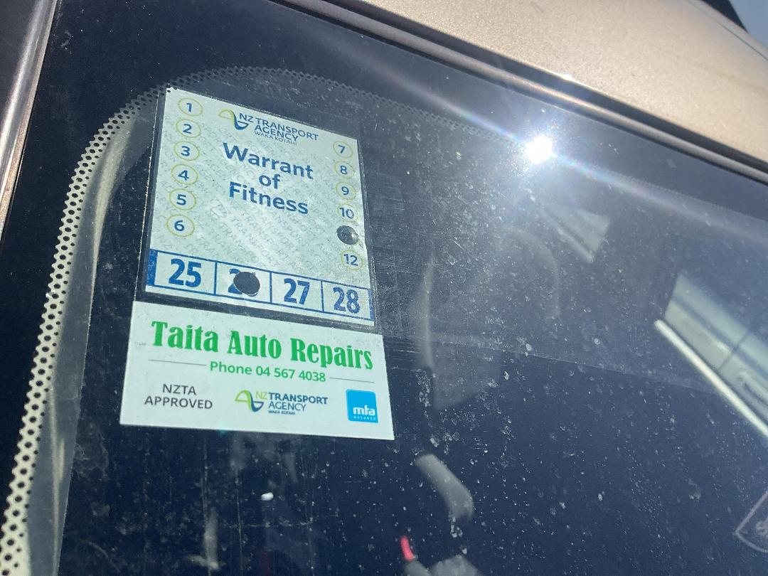 Photo '12' of Toyota Avensis