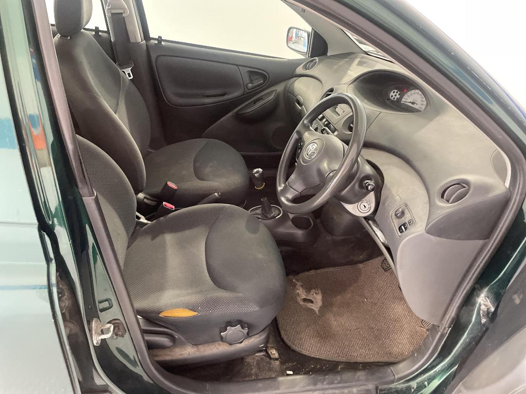 Photo '16' of Toyota Echo Photo '16' of Toyota Echo