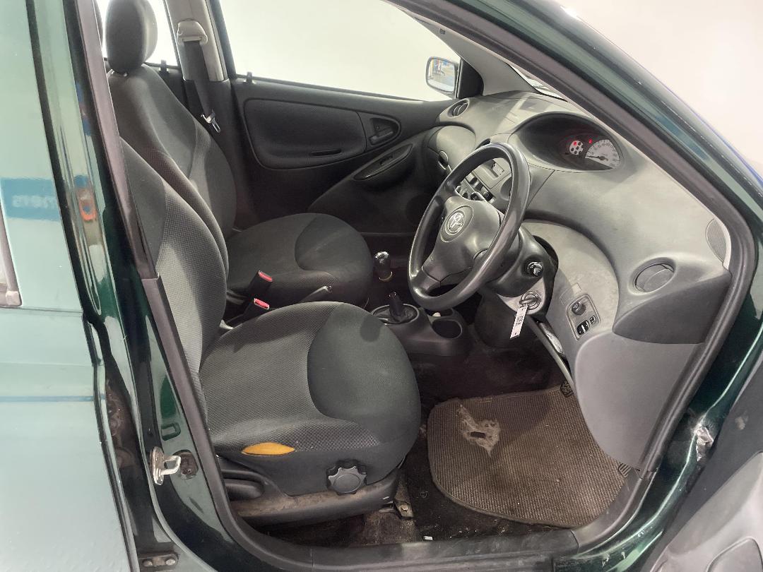 Photo '16' of Toyota Echo Photo '16' of Toyota Echo