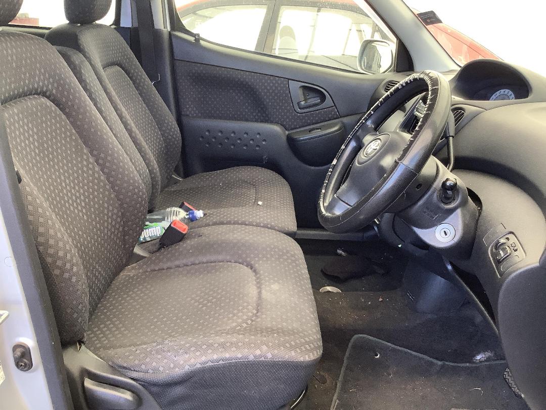 Photo '10' of Toyota Funcargo