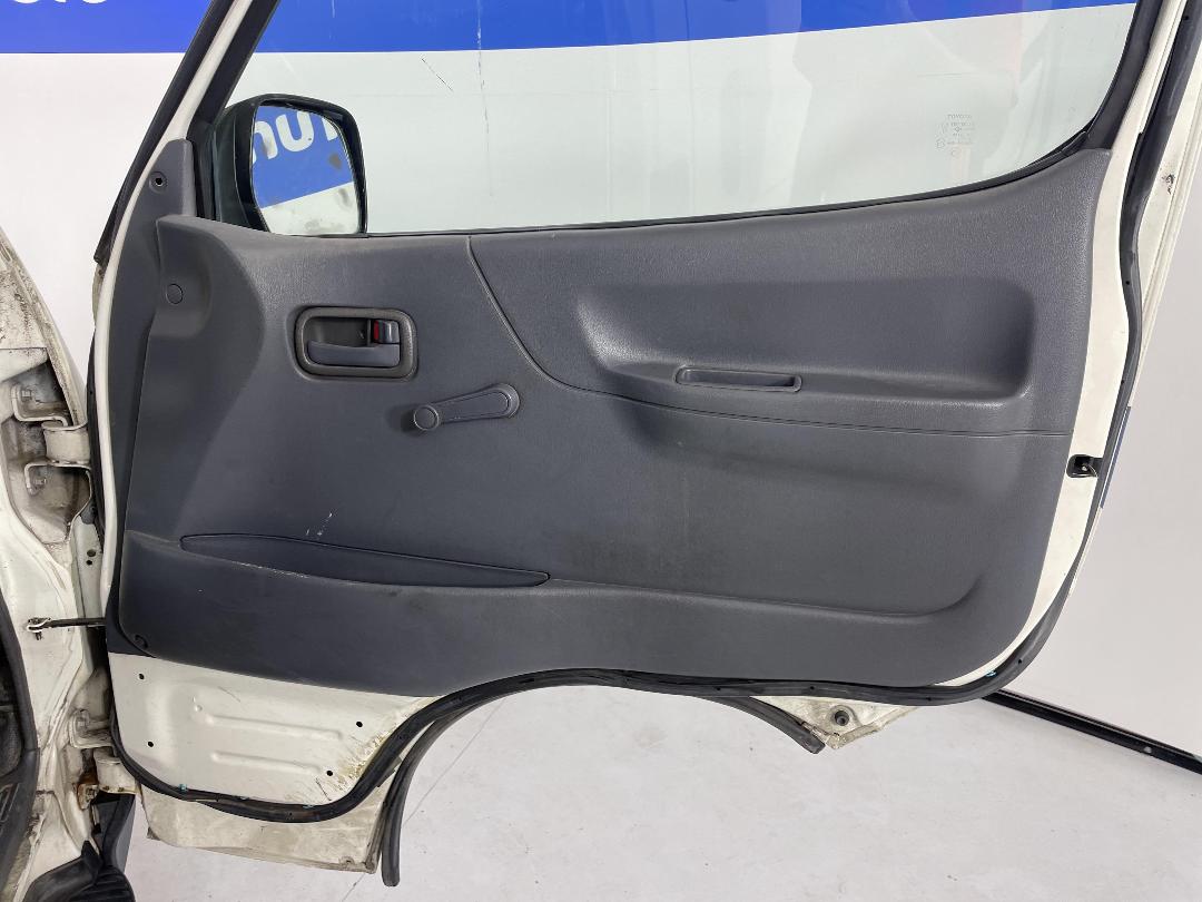 Photo '15' of Toyota Hiace Photo '15' of Toyota Hiace