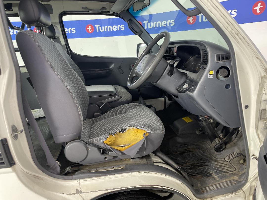 Photo '16' of Toyota Hiace Photo '16' of Toyota Hiace