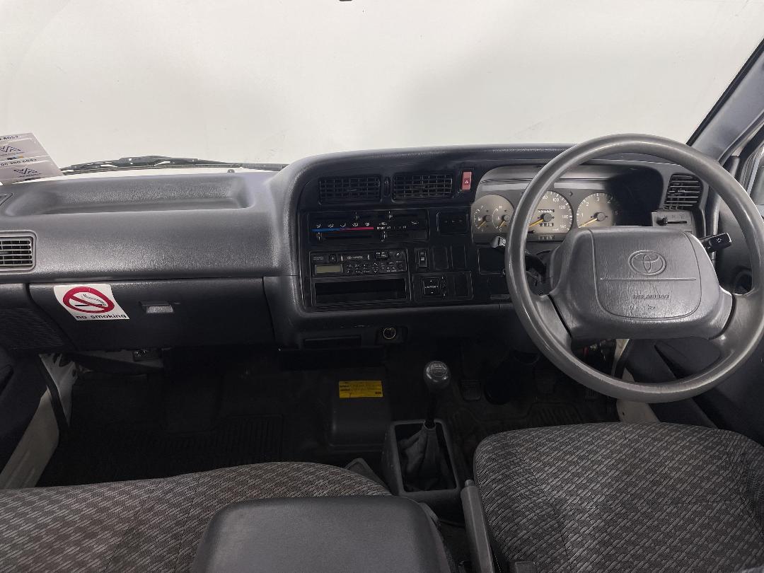 Photo '17' of Toyota Hiace Photo '17' of Toyota Hiace