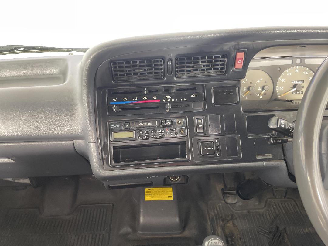 Photo '18' of Toyota Hiace Photo '18' of Toyota Hiace