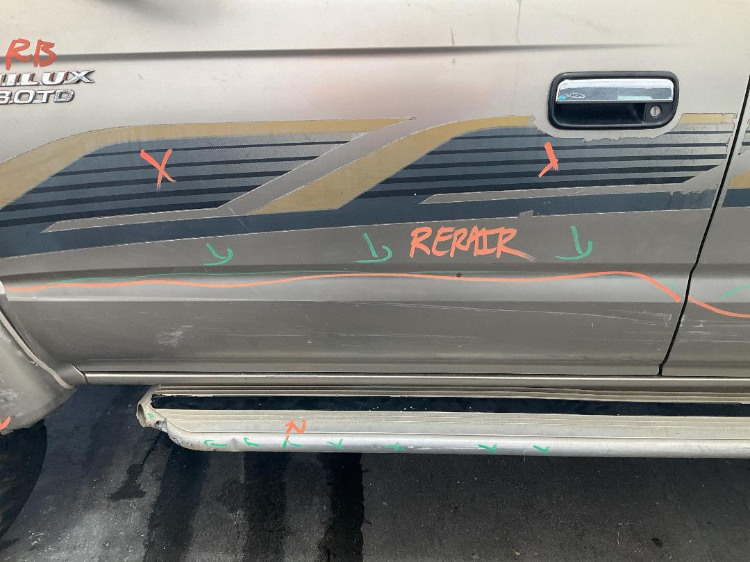 Photo '11' of Toyota Hilux TD SR5 D/C Photo '11' of Toyota Hilux TD SR5 D/C