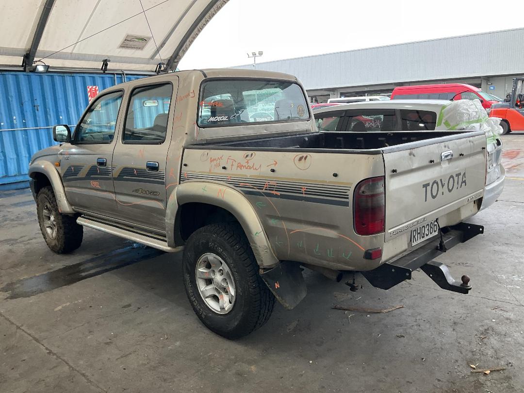 Photo '16' of Toyota Hilux TD SR5 D/C Photo '16' of Toyota Hilux TD SR5 D/C