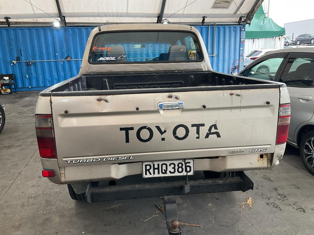 Photo '17' of Toyota Hilux TD SR5 D/C Photo '17' of Toyota Hilux TD SR5 D/C